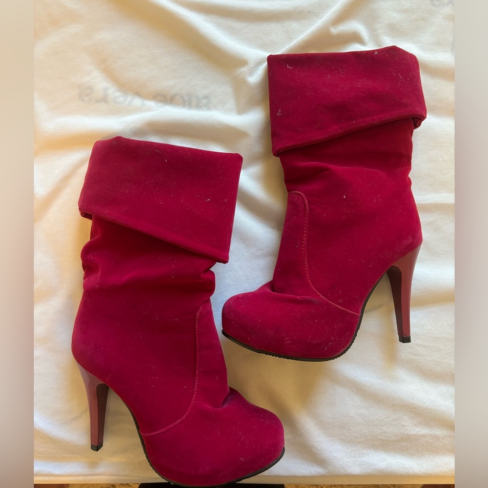 Brand new fuschia heeled boots